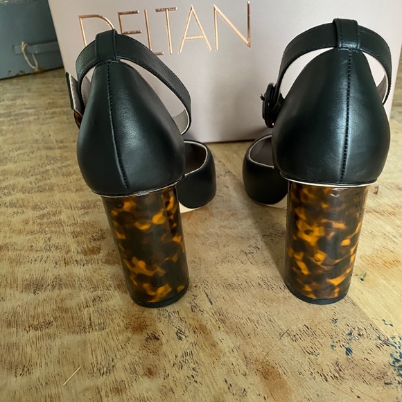 5.5 Black Heel Deltan/Dillards - Picture 4 of 4